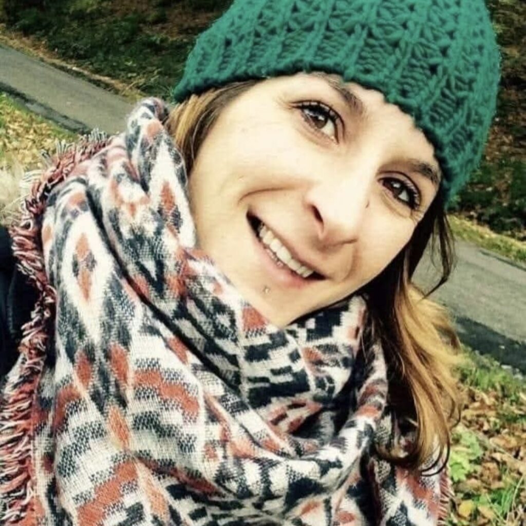 Photo de Leicia Czymbalak, créatrice de la marque Des Bijoux Point Barre